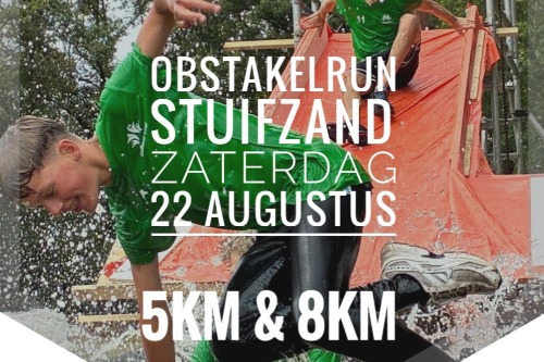 Flyer van de obstakelrun in Stuifzand met 2 routes 5KM en 8KM